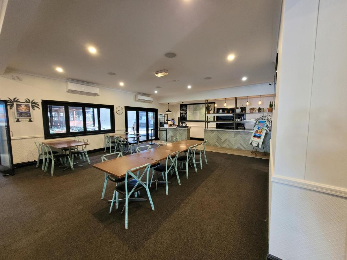 واجا واجا Palm And Pawn Motor Inn المظهر الخارجي الصورة