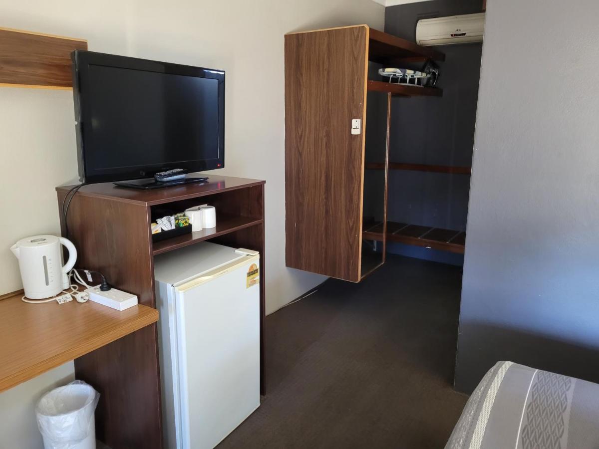 واجا واجا Palm And Pawn Motor Inn المظهر الخارجي الصورة